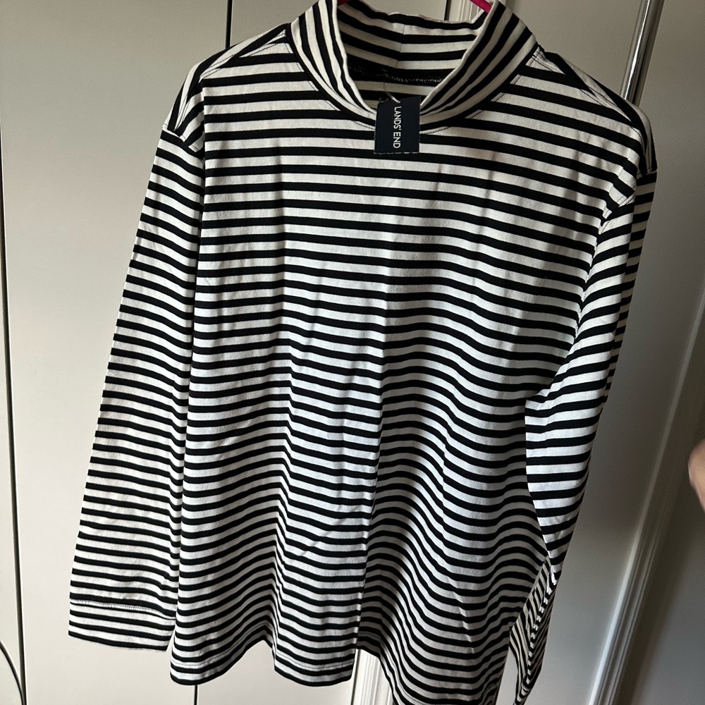 Land’s End NWT Large (14-16) Black and White Striped Long mock neck Sleeve Top